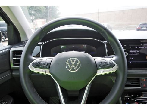 Used 2025 Volkswagen Taos SE FWD image 14