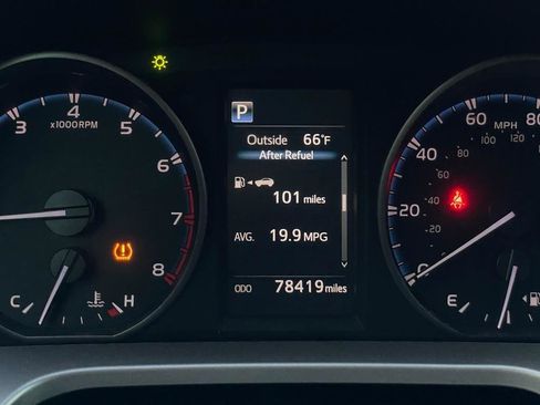 Used 2017 Toyota RAV4 LE image 10