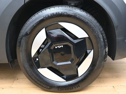 Used 2024 Kia EV9 Light RWD image 12
