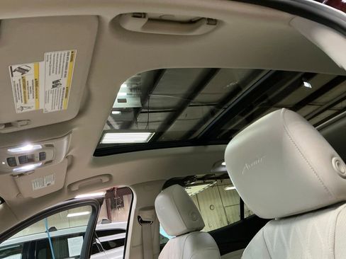 Certified 2022 Buick Envision Avenir w/ Technology Package II image 13