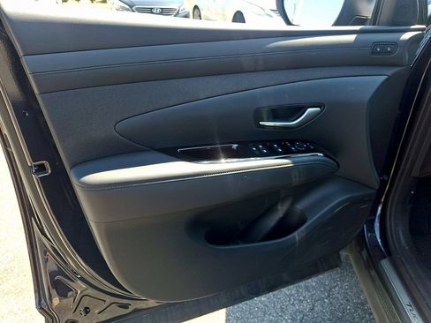 Used 2025 Hyundai Tucson Limited AWD/4WD image 12
