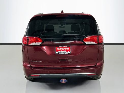 Used 2017 Chrysler Pacifica Touring-L image 7