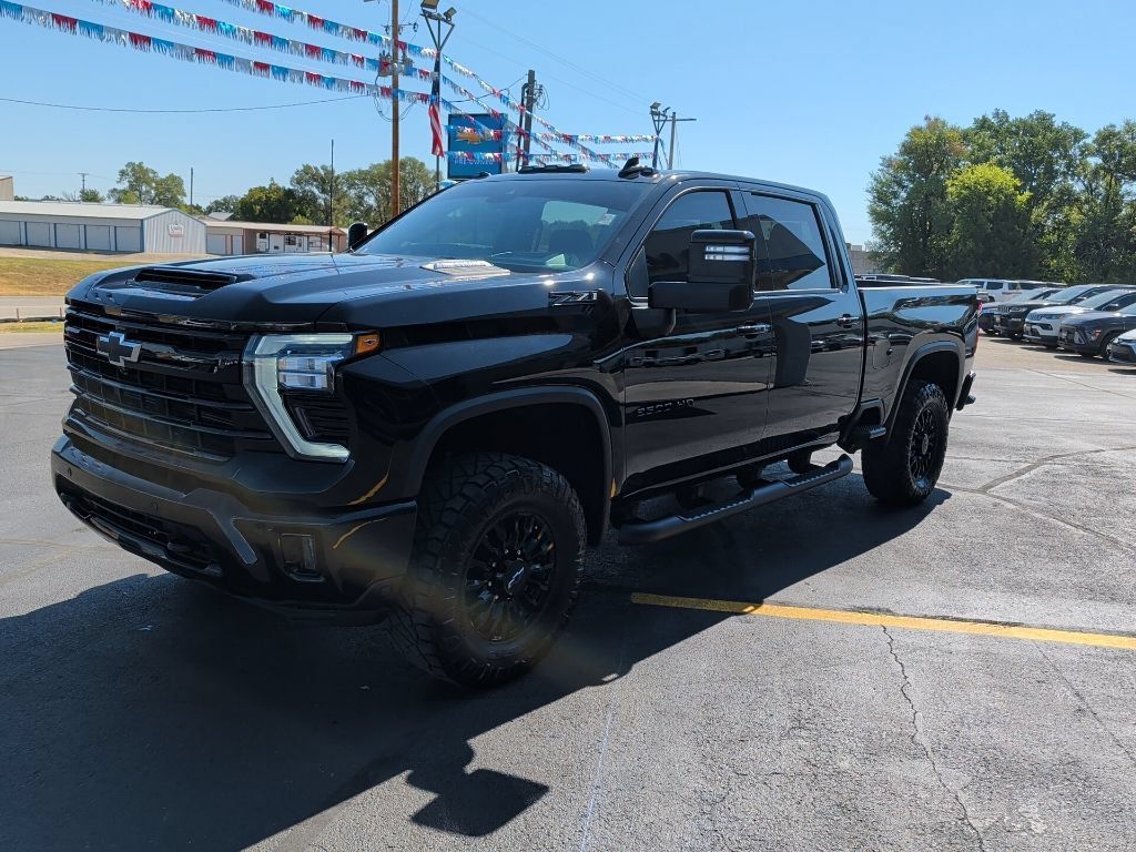 Used 2024 Chevrolet Silverado 2500 LTZ AWD/4WD image 3