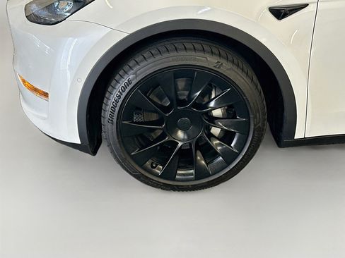 Used 2022 Tesla Model Y Long Range AWD/4WD image 35