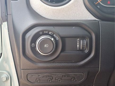 Used 2024 Jeep Wrangler Unlimited Sport AWD/4WD image 7