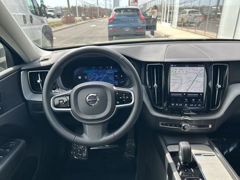 Certified 2025 Volvo XC60 B5 Plus image 18