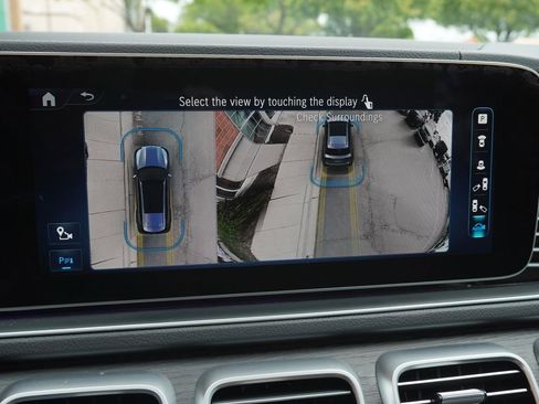 Used 2024 Mercedes-Benz GLS 450 4MATIC image 27
