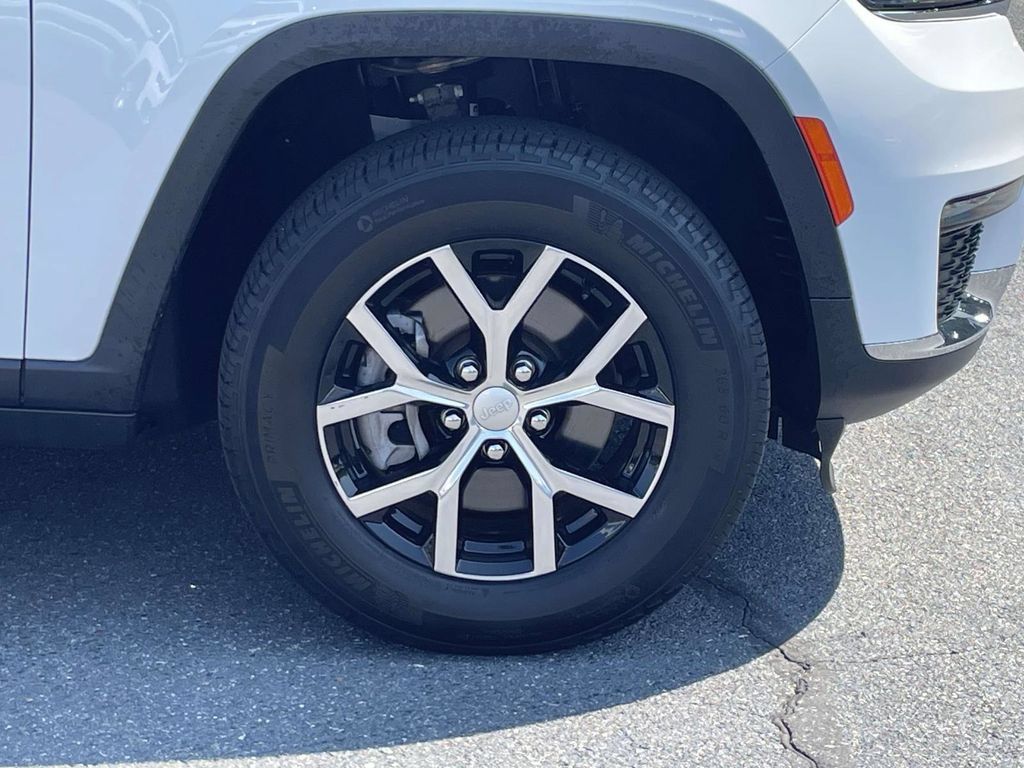 Certified 2023 Jeep Grand Cherokee L Limited w/ Trailer Tow Group (B) AWD/4WD image 10
