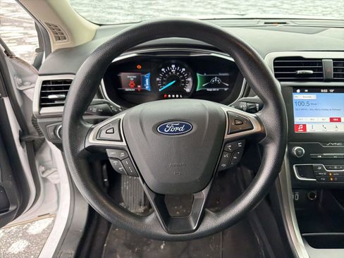 Used 2019 Ford Fusion SE image 13