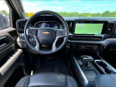Used 2025 Chevrolet Silverado 1500 LTZ AWD/4WD image 9