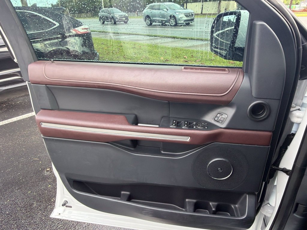 Used 2022 Ford Expedition Limited AWD/4WD image 10