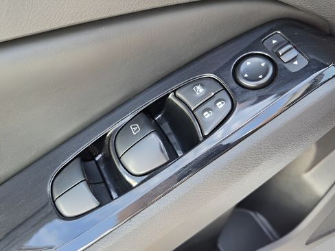 Used 2024 Nissan Altima 2.5 SR FWD image 28