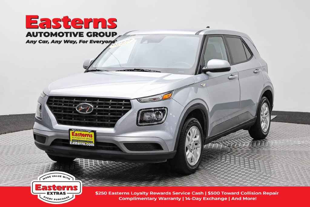 Used 2022 Hyundai Venue SE FWD image 1