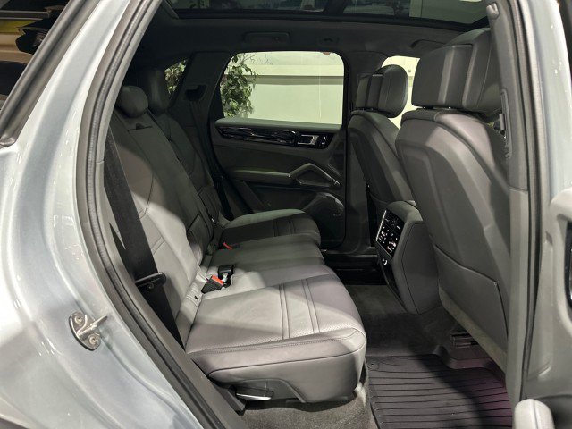 Used 2021 Porsche Cayenne AWD/4WD image 50