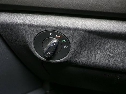 Used 2023 Volkswagen Jetta SE image 32