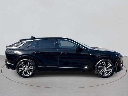 Used 2024 Cadillac Lyriq Luxury AWD/4WD image 4