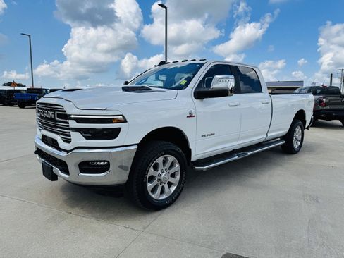 Used 2025 RAM 3500 Laramie w/ Sport Appearance Package AWD/4WD image 37
