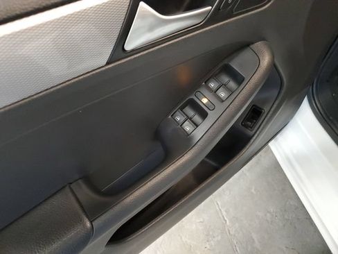 Used 2017 Volkswagen Jetta S w/ Jetta S Cold Weather Package FWD image 11