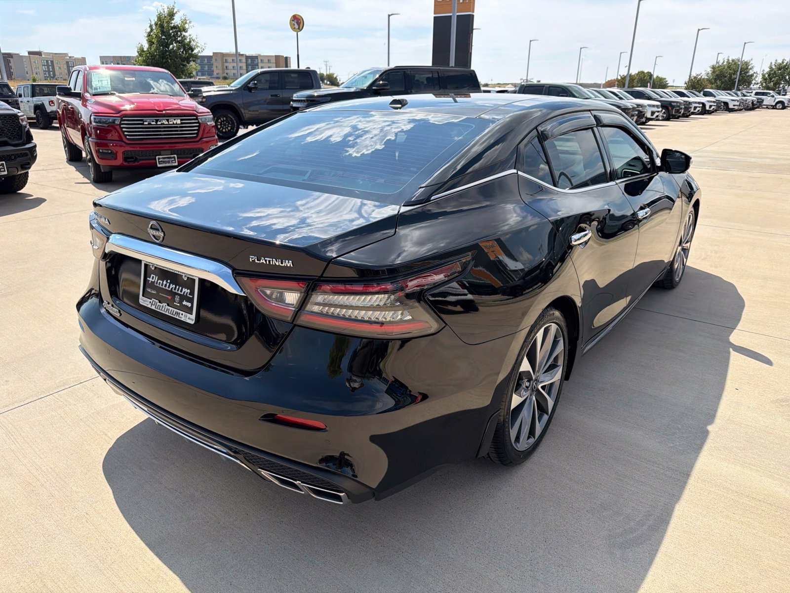 Used 2023 Nissan Maxima Platinum w/ Sport Mat Group FWD image 5