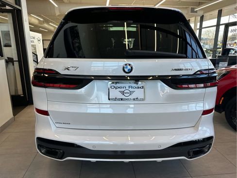 Used 2024 BMW X7 xDrive40i w/ M Sport Package image 5