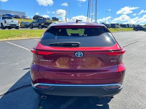 Certified 2024 Toyota Venza XLE AWD/4WD image 4