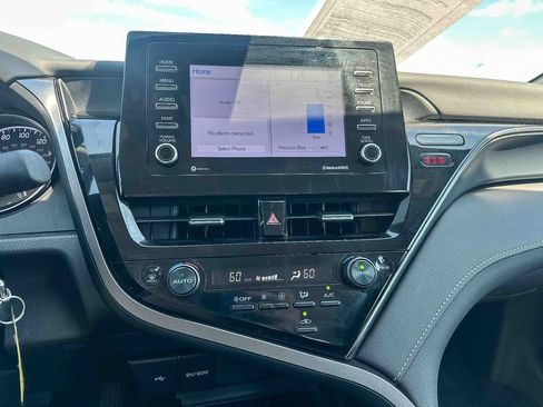 Used 2024 Toyota Camry SE image 28