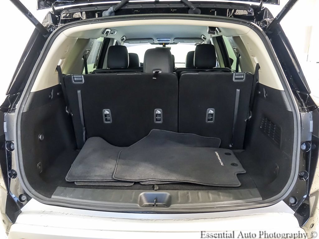 Used 2025 Nissan Pathfinder SL AWD/4WD image 23