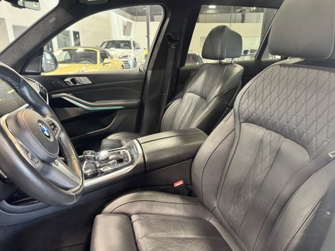 Used 2022 BMW X7 M50i w/ Dynamic Handling Package image 3
