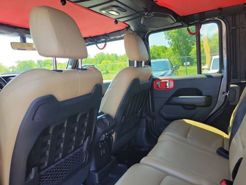 Used 2018 Jeep Wrangler Unlimited Rubicon w/ Dual Top Group AWD/4WD image 28