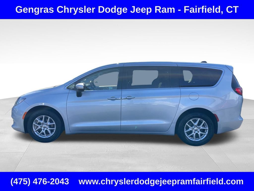 Certified 2023 Chrysler Voyager LX FWD image 4