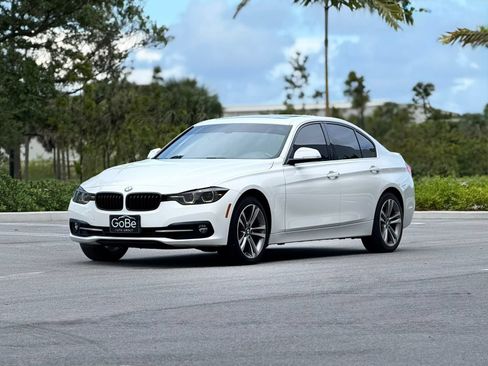 Used 2018 BMW 330i xDrive Sedan AWD/4WD image 3