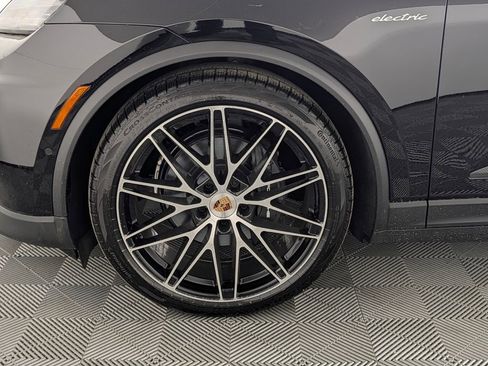 New 2026 Porsche Macan 4 Electric image 11