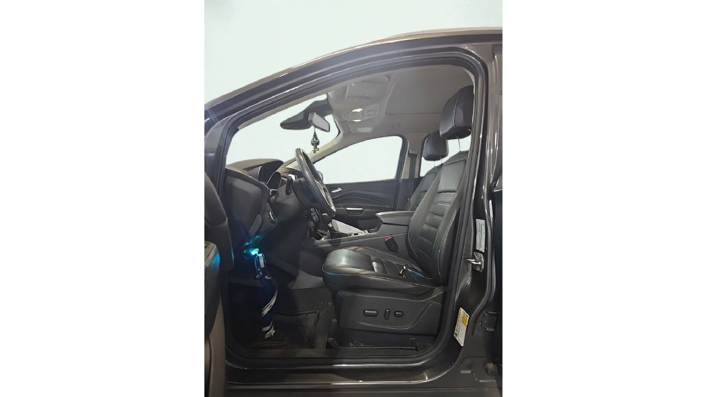Used 2017 Ford Escape Titanium w/ Equipment Group 301A AWD/4WD image 11