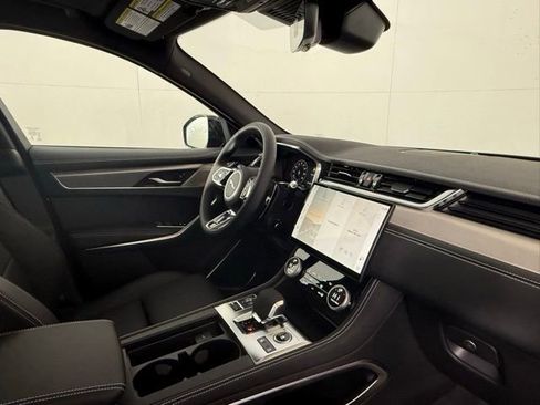 Used 2025 Jaguar F-PACE R-Dynamic S image 38