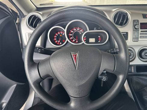 Used 2009 Pontiac Vibe w/ Preferred Package FWD image 10