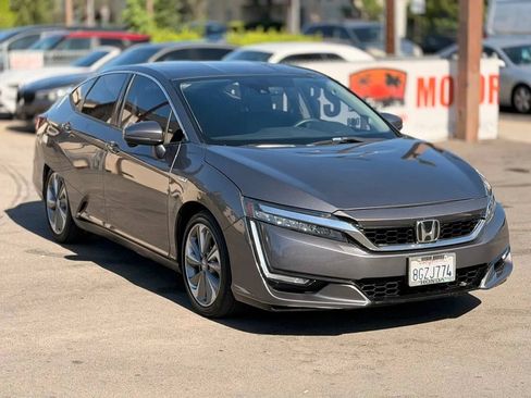 Used 2018 Honda Clarity Plug-In Hybrid image 2