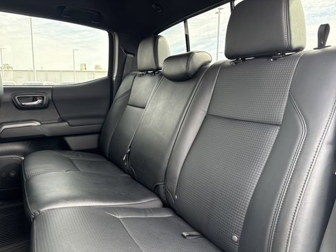 Used 2019 Toyota Tacoma TRD Sport image 31