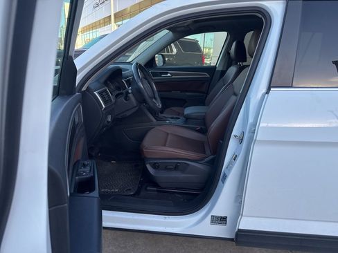 Used 2021 Volkswagen Atlas SE image 2