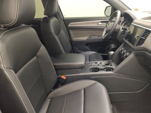 Used 2021 Volkswagen Atlas Cross Sport SE FWD image 21