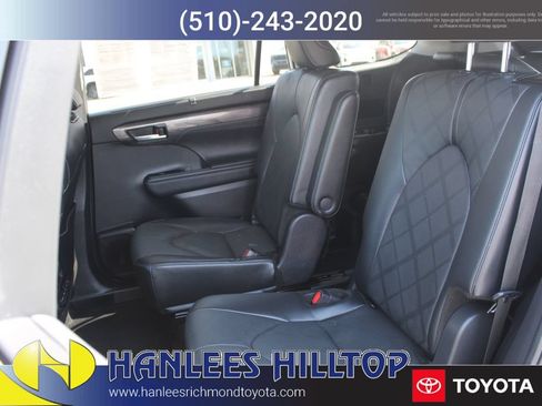 Certified 2024 Toyota Highlander Platinum AWD/4WD image 16