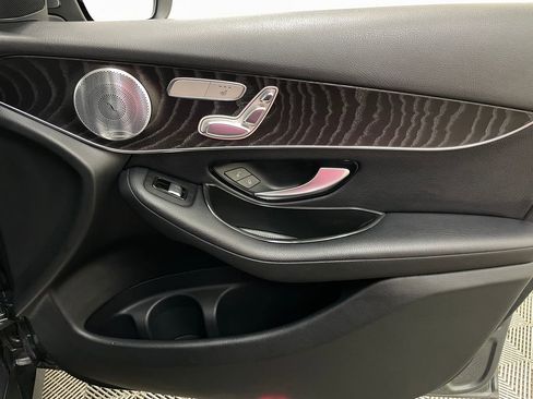 Used 2018 Mercedes-Benz GLC 300 4MATIC image 40