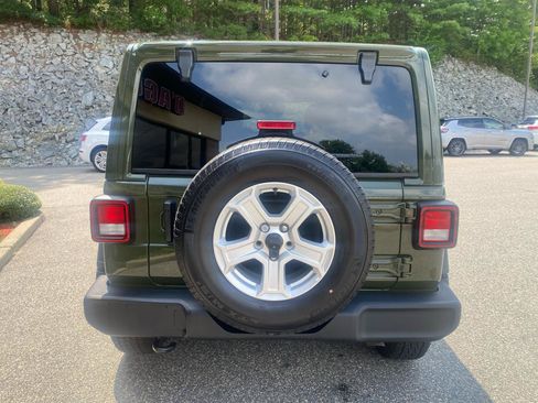 Used 2022 Jeep Wrangler Unlimited Sport w/ Sun And Sound Package AWD/4WD image 30