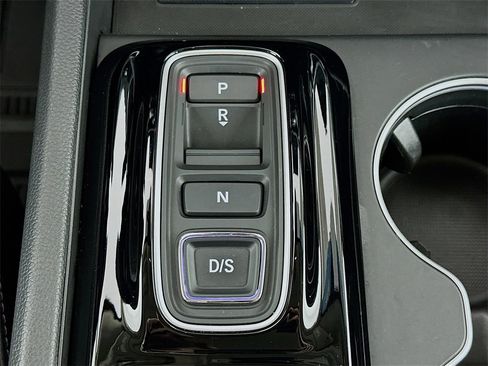 Certified 2025 Honda Pilot Touring image 20