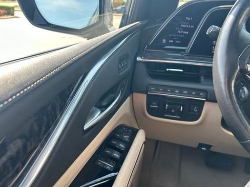 Used 2022 Cadillac Escalade Premium Luxury w/ Performance Package image 18