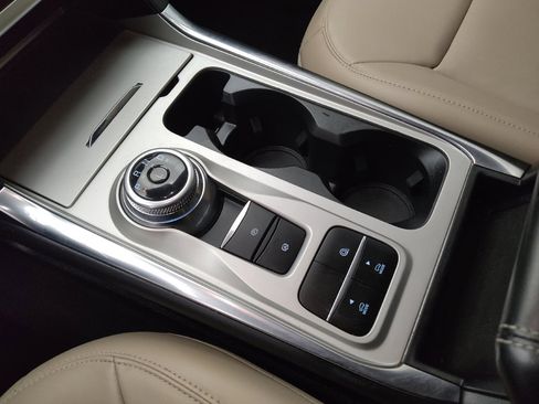 Used 2022 Ford Explorer XLT w/ Equipment Group 202A image 26