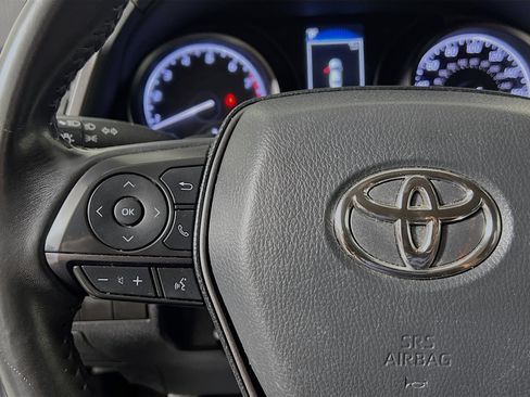 Used 2024 Toyota Camry SE image 19