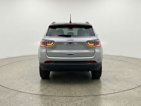 Used 2025 Jeep Compass Limited AWD/4WD image 7