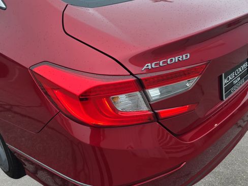 Used 2018 Honda Accord Touring image 32