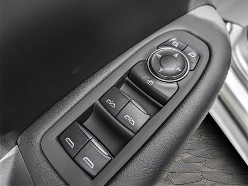 New 2025 Cadillac XT5 Luxury image 15