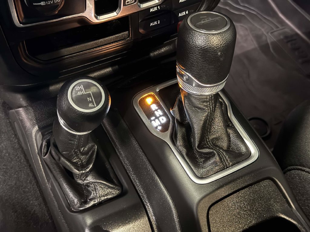 Used 2022 Jeep Gladiator Sport AWD/4WD image 25